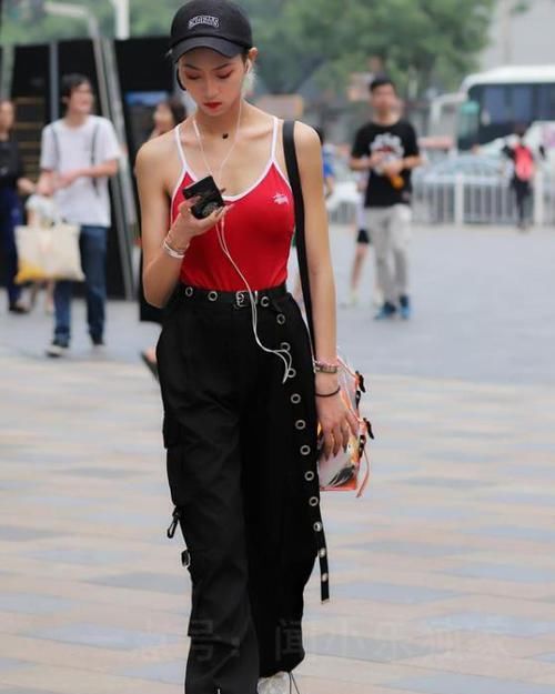  『蓝色』街拍：环肥燕瘦的美女，一条蓝色的连衣裙，时尚气质女神风采