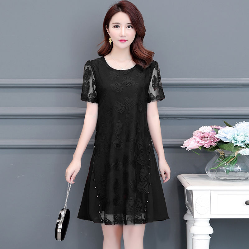 精致的蕾丝很显优雅，镂空与它的搭配，这些裙女人穿上真美