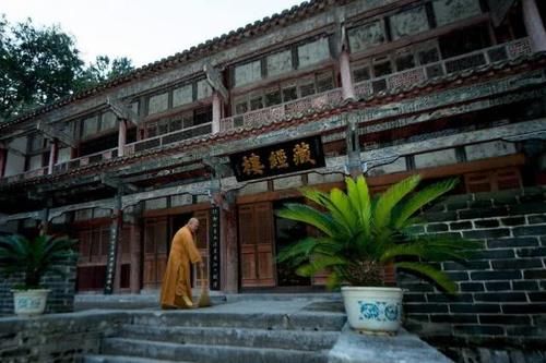 河南这座寺庙，曾与少林寺、白马寺齐名，如今票价70游客不多！