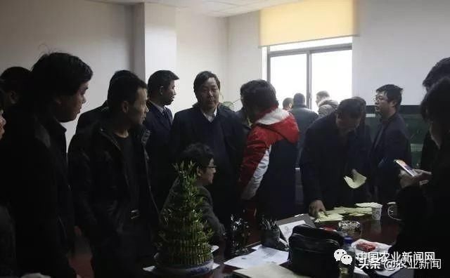 村干部任期改为5年，期满还可以连任！村民既期盼又担心！