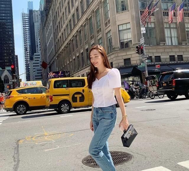  [牛仔裤]2020年最火的3条牛仔裤！腿粗的女生一定要穿，不仅遮肉还显腿长