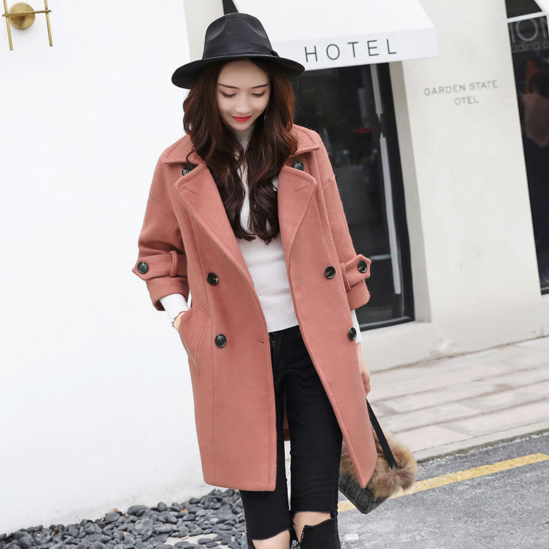 羽绒服已过时了，今年主打呢大衣+短靴，特适合小个子，洋气显高