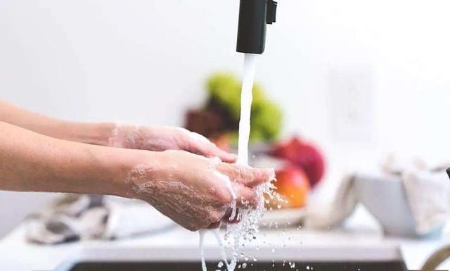  「不少」双手一天接触不少东西，洗不掉的东西怎么办？一种调味料来帮你