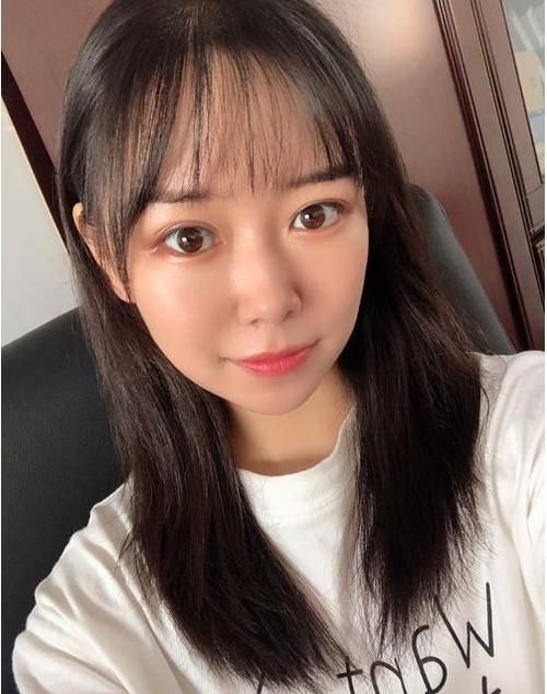  【轻松】看着卷发就头疼？赶紧去美发店做离子烫，轻松摆脱自然卷