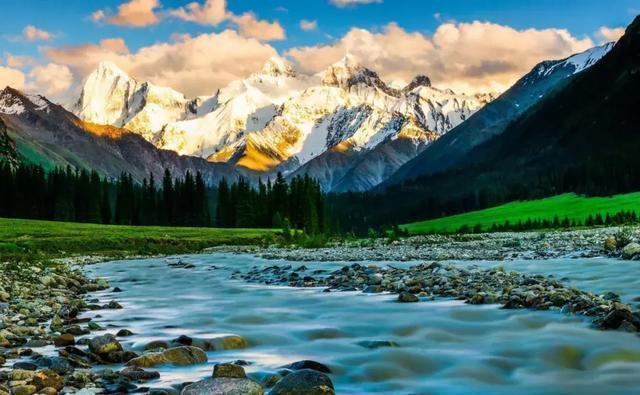 租车自驾游去新疆可行吗?老司机说:不会修车还是别去的好