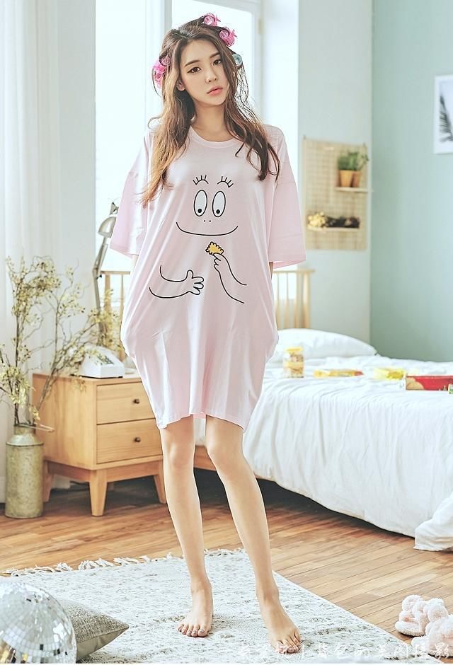 人像摄影：清新靓丽的服装，让小姐姐看上去更加清凉与性感