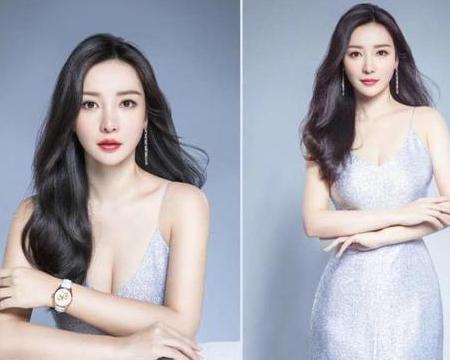 柳岩最新近照，T恤搭破洞裤难掩好身材，藏住事业线却藏不住曲线