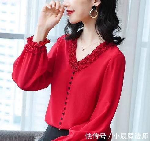 【不妨】爱美的中年女性,不妨试试这几款针织衫,轻松穿出时尚感