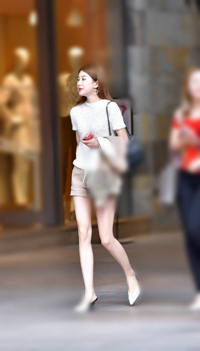 素人街拍: 高跟鞋展现你的风采