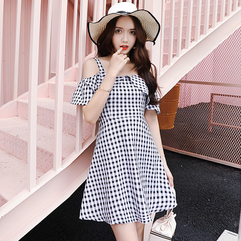 谁说秋天就不能又时尚又妩媚?32岁的姐姐这么穿，惊艳全场