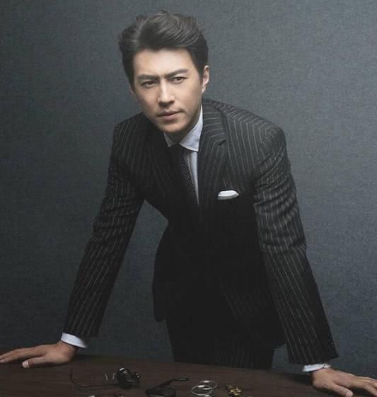  『部电视剧』痴人靳东，超龄考上中央戏剧学院，戏里逼疯电影导演，戏外狂追二婚妻子2年