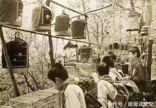 70年代，解放碑还是最高的建筑——老照片上的重庆记忆