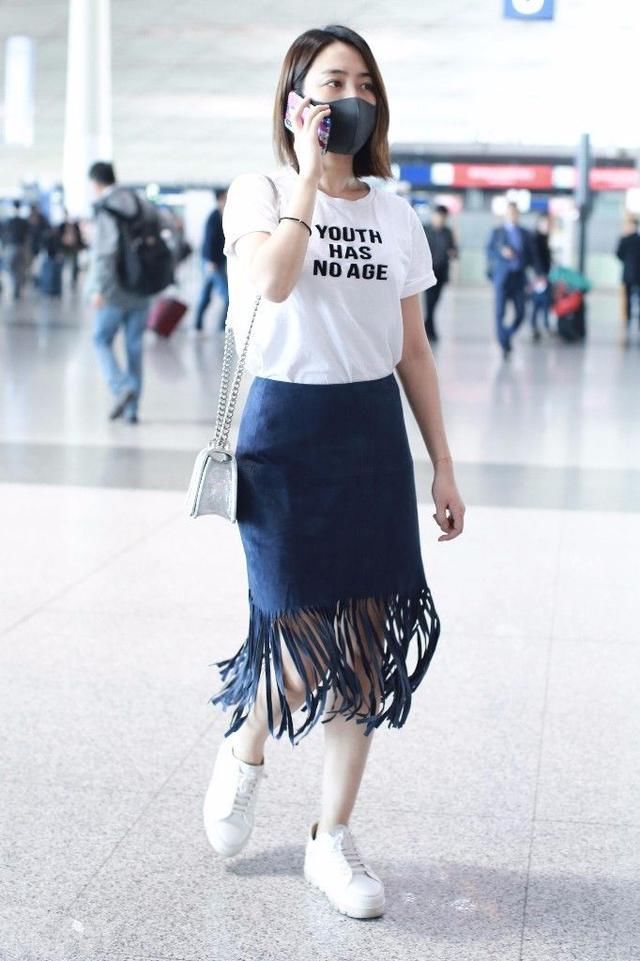 马苏脸蛋儿这么小，怎么胯如此宽呢？从上到下根本找不到腰！