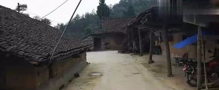 农村盖房用的竟是玉石，到底是愚钝，还是玉石多到可以任性？