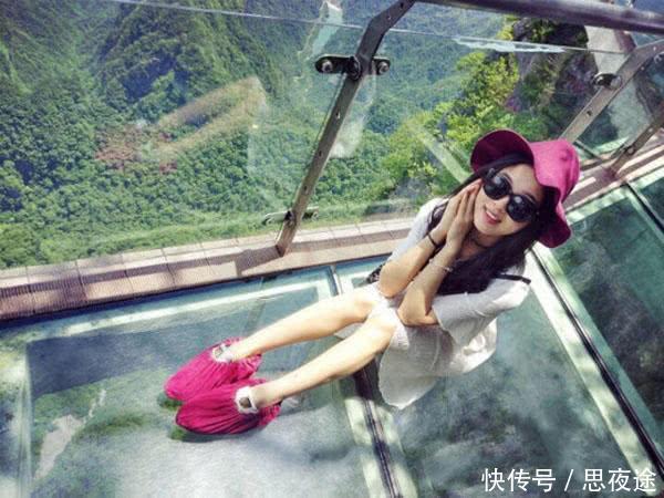 曾经的爆红的玻璃桥，现在却成了“偷窥桥”，保安：我也很无奈！