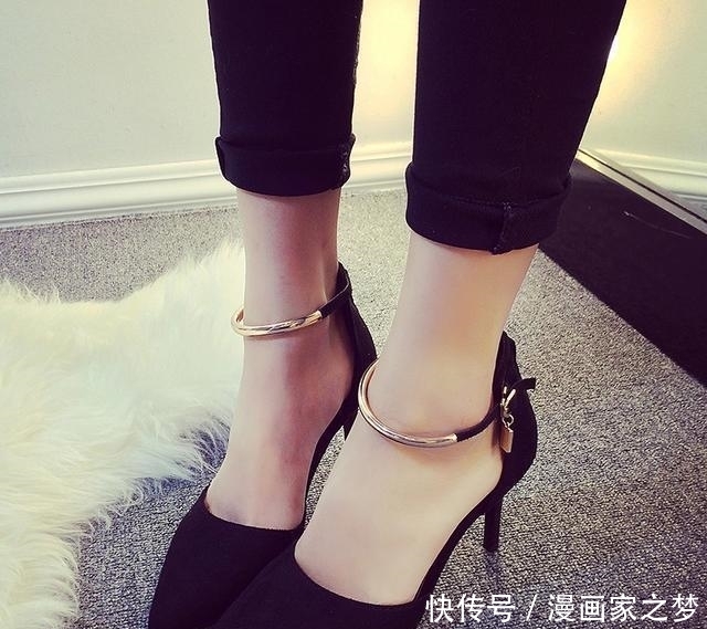 「女人味」美脚搭美鞋,穿出浓浓女人味