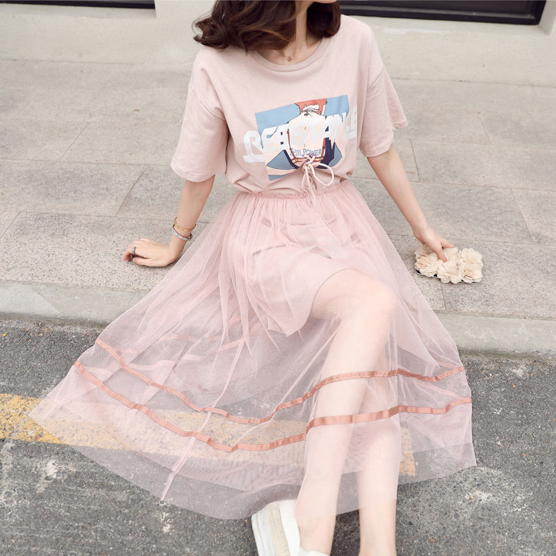 这么洋气的秋裙头次见，原来今年流行这么穿，确实美