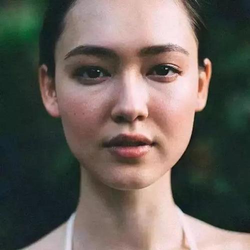 用健身征服Chanel，22岁的她告诉你：自律的女人，有多可怕！