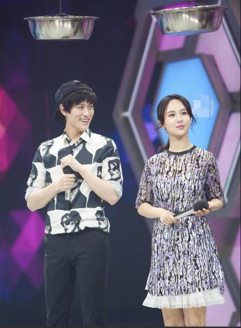 杨紫秒删微博还是出事，秀恩爱后分手，网友：娱乐圈都没有真爱了