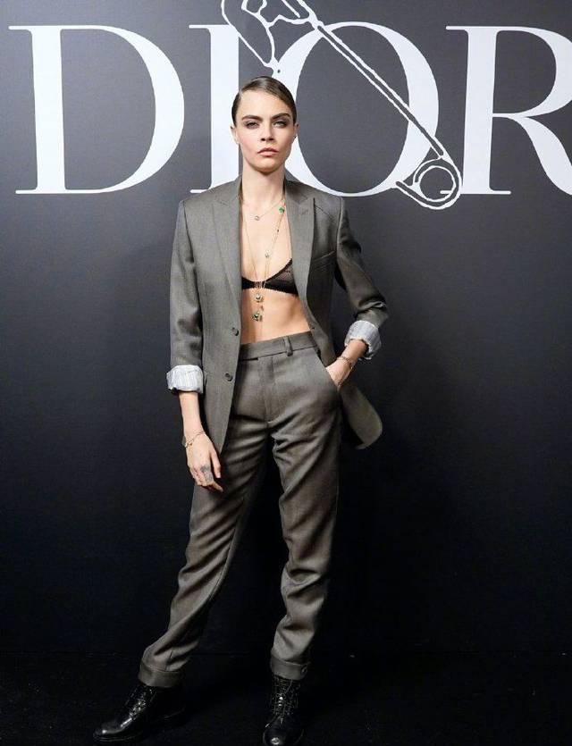  『超模卡抽』CaraDelevingne代言Dior珠宝，不愧是卡抽，帅与性感平衡得刚好！