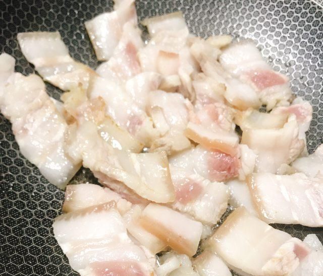  「值得」手撕包菜的家常做法，酸辣脆爽，值得收藏！