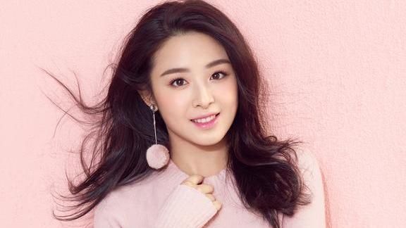 张含韵悄然回归, 曾用“吃肉减肥法”减肥12斤摆脱“胖花”称号