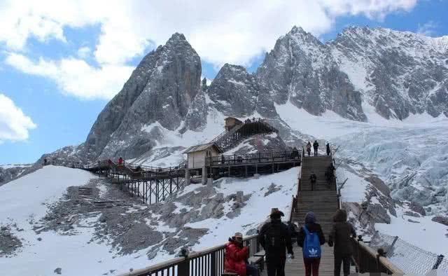 珠峰早被成功登顶，为何5596米的玉龙雪山至今却无一人登顶？