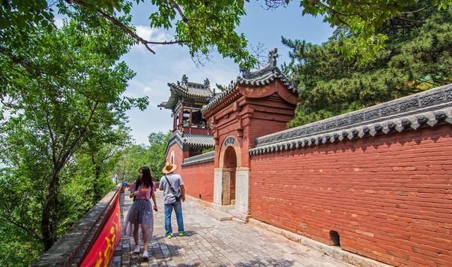 五岳中唯一的4A名山，就在山西大同，悬崖寺庙让人“提心吊胆”