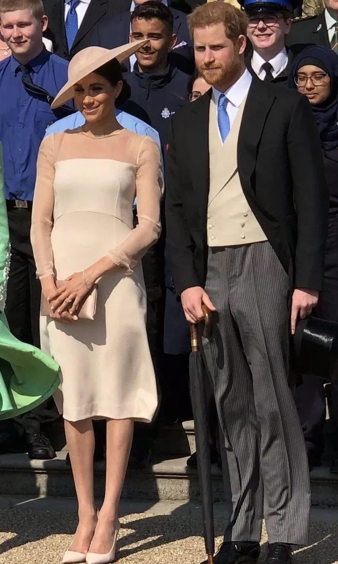 正牌王妃撞衫“绿茶情妇”？英国网友又开始八卦了...