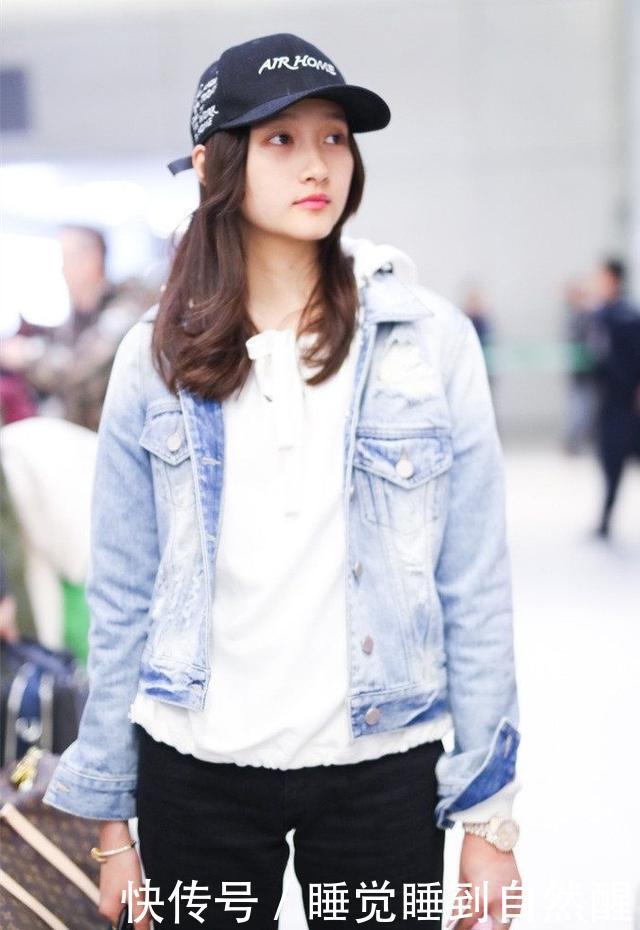 厉害了杨钰莹!撞衫关晓彤一点都没输,明明大27岁看着更像姐姐