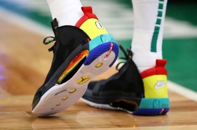  「球鞋」NBA球员上脚：塔图姆这赛季穿的球鞋，超多AJ34个人配色！