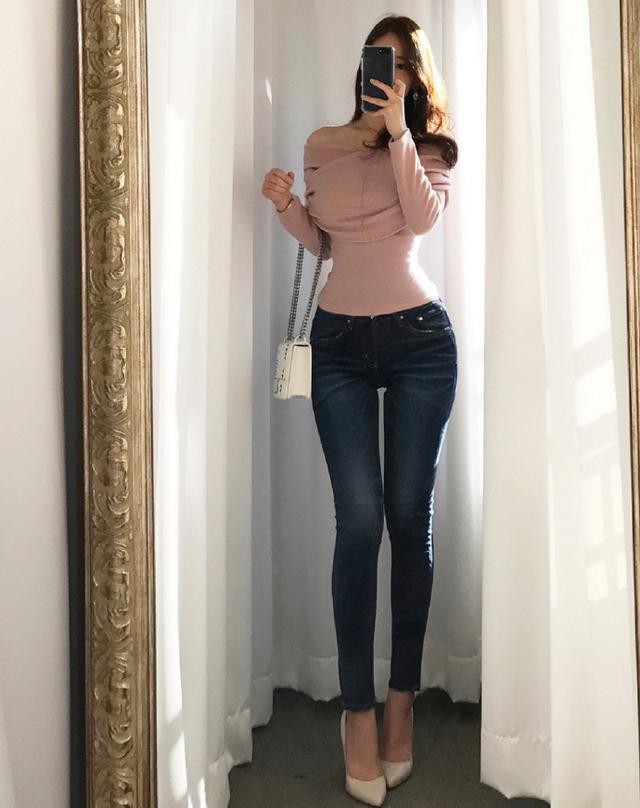 饱满的S身材穿上牛仔裤，盛夏酷暑最耀眼