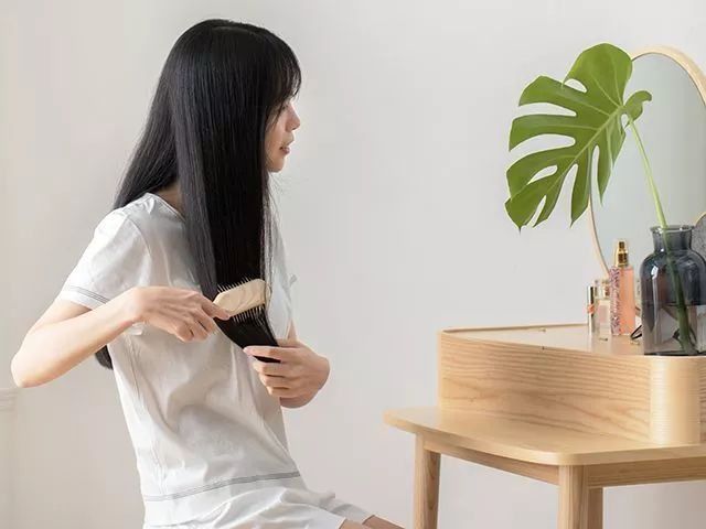 头发打结、掉发?换这把气垫梳试试