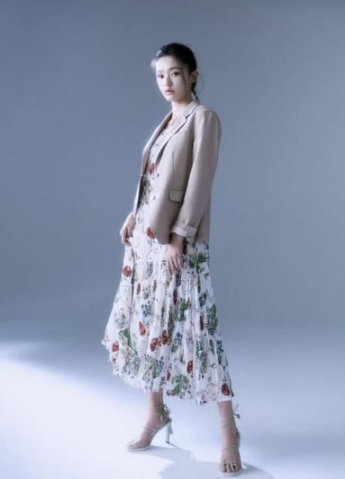  『女人』真正见过世面的女人，春装都不搭配T恤，明星都是这样搭配的