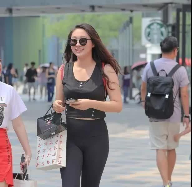  「看起来」身材微胖不可怕，要的是运动裤的“Buff”加成