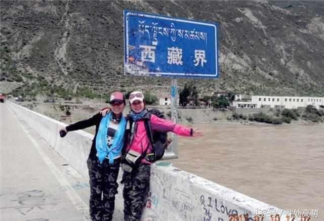 川藏线的搭车美女，一上车就做这种事？网友：穷游简直变味了！