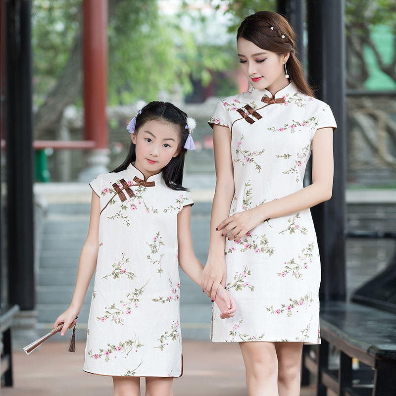 李小璐和甜馨的母女装亮瞎眼!暑期出游如果这样穿，回头率百分百