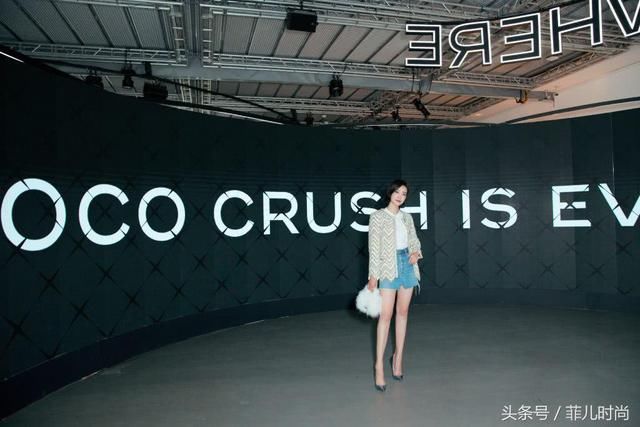 宋茜真的瘦了!穿牛仔短裙暴露了一双大长腿，网友:女神般的身材