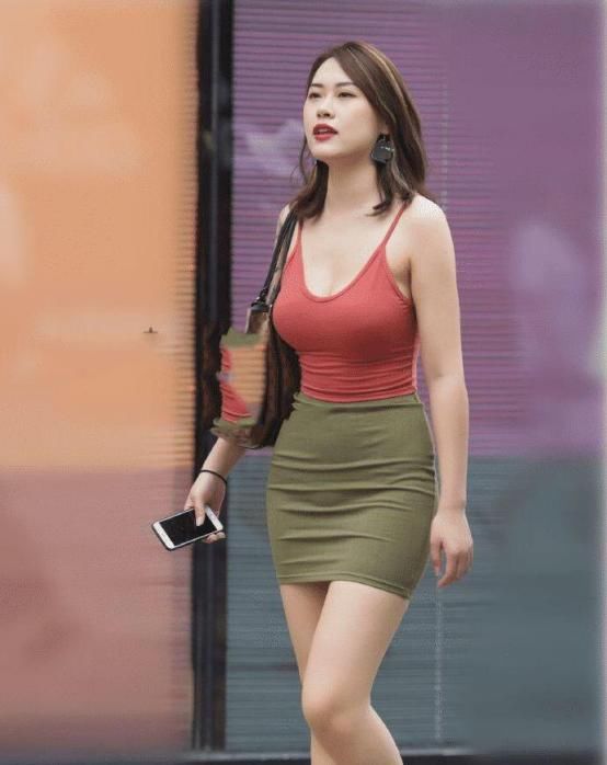  呈现|美女小姐姐顾盼流转，小姐姐优雅聪慧的穿搭，灵动非凡！