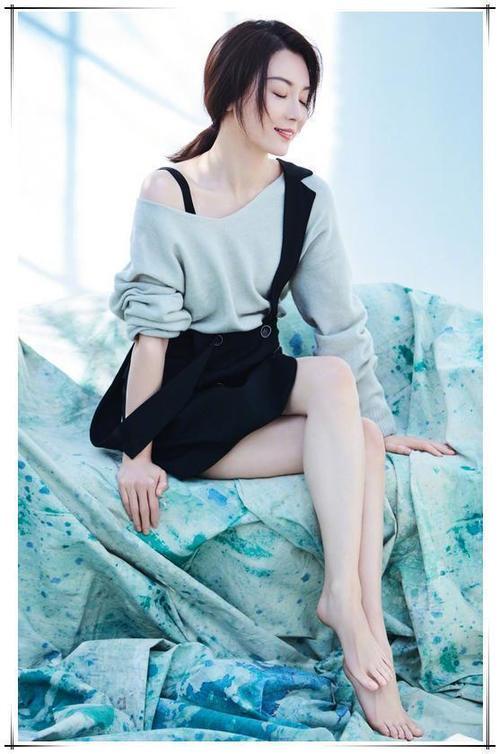 40岁女人就别乱穿了，学陈数这样，一件白T恤也能穿出高级感！