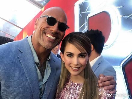 昆凌晒短发照，不经意间暴露素颜，网友:不敢相信是素颜