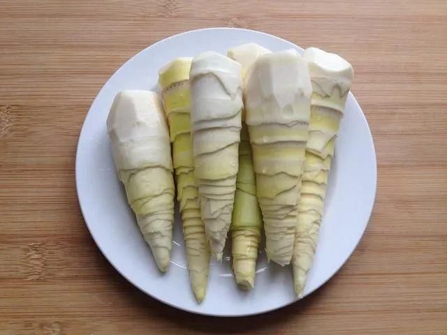  『荠菜』又是一年春食时！春天里的江南人，是如何把“鲜嫩”吃得出神入化的？