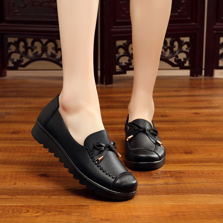 夏季尽量少穿裙子配高跟鞋，试试这样的吧，很有小心机