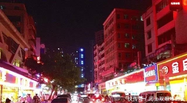 在深圳有一种吃海鲜, 叫做乐园路。