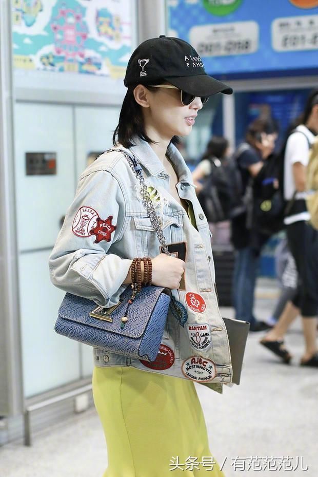 黄圣依的吊带裙内衣都裹不严，幸亏有外套遮住，网友：辣妈也疯狂