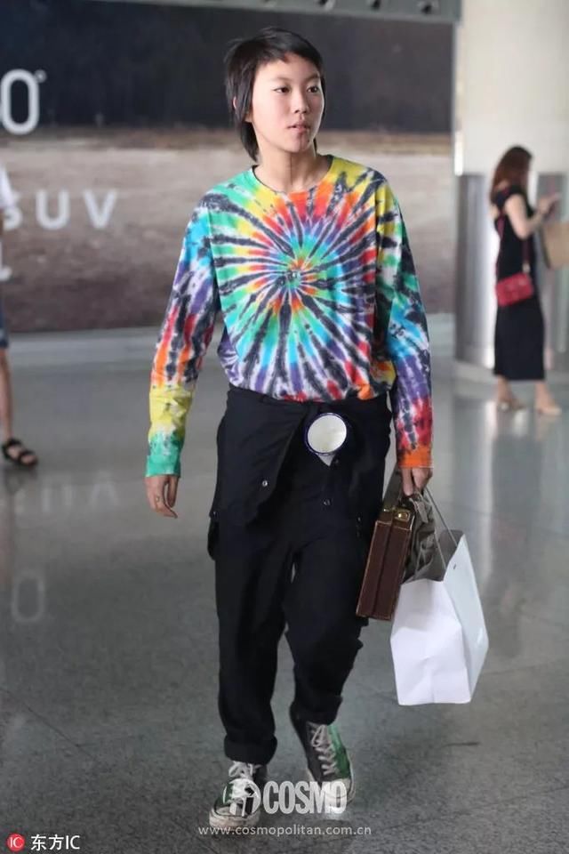 乐活家|为了造型夯，我学窦靖童把水杯挂腰上呦!