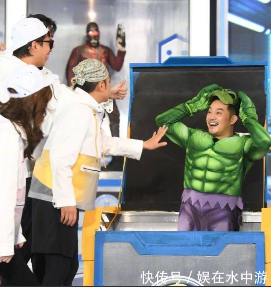 刚在《跑男》被虐的沙溢,微博又撒狗粮,却被网