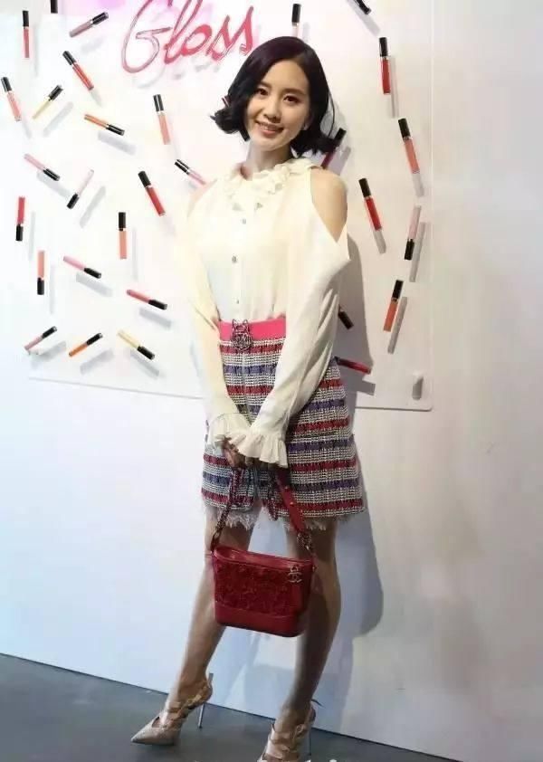 刘诗诗的“天鹅颈”，赵丽颖的优雅，女明星的露肩装少女又仙气