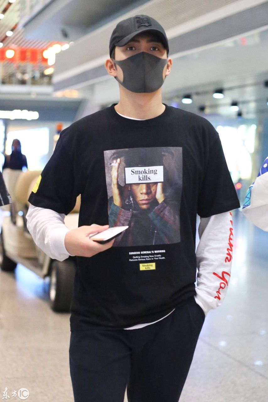 张彬彬现身机场竟有粉丝福利 疑似恋情曝光后火速辟谣