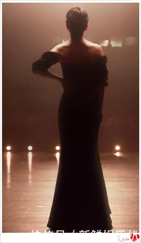 看了高圆圆穿露肩裙，再看看袁泉，终于知道夏雨为啥要吃回头草了